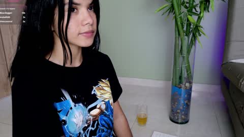 Snapshot of sweett_petite chatting on January 26, 11:08 pm online show from January 26, 11:08 pm