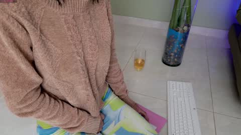 Snapshot of sweett_petite chatting on February 1, 11:06 pm online show from February 1, 11:06 pm