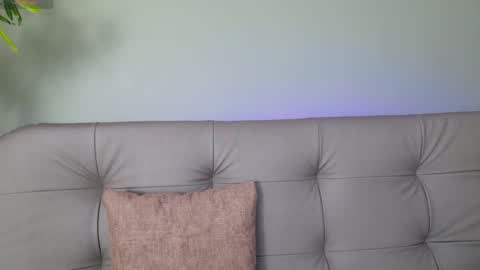 Snapshot of sweett_petite chatting on February 27, 4:21 pm online show from February 27, 4:21 pm