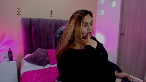 Snapshot of sweett_rose_ chatting on November 4, 3:11 pm sweett rose online show from November 4, 3:11 pm