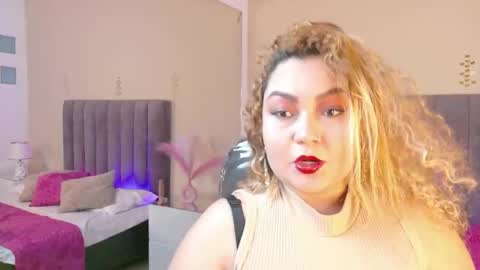 Snapshot of sweett_rose_ chatting on December 17, 1:06 pm sweett rose online show from December 17, 1:06 pm