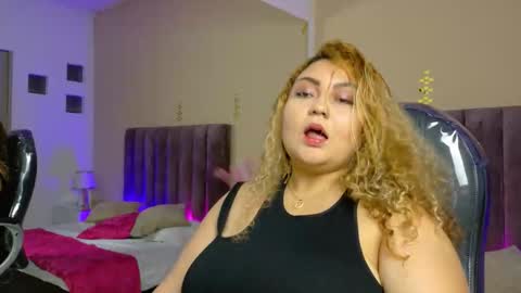 Snapshot of sweett_rose_ chatting on December 20, 3:57 am sweett rose online show from December 20, 3:57 am