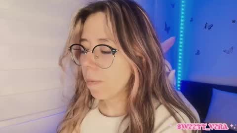 Snapshot of sweettvera_ chatting on October 16, 10:38 am Veronica Independent Model online show from October 16, 10:38 am