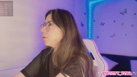 Snapshot of sweettvera_ chatting on November 10, 10:03 am Veronica Independent Model online show from November 10, 10:03 am