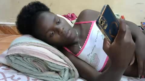 Snapshot of sweetvallerie chatting on February 16, 2:00 pm sweetvallerie online show from February 16, 2:00 pm