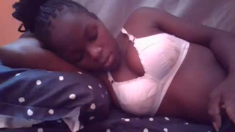 sweetvallerie online show from March 25, 9:37 am