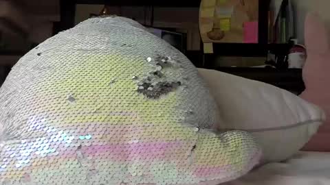 Mia online show from January 9, 6:15 pm