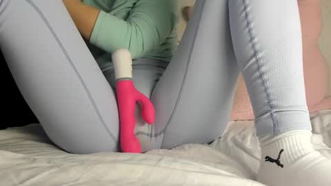 Mia online show from February 3, 11:09 am