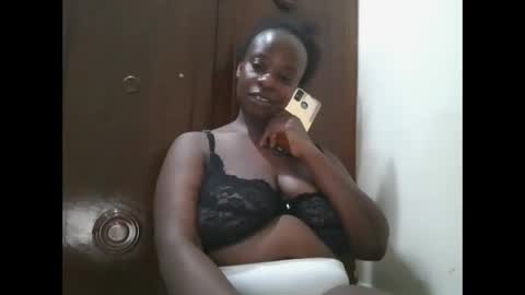 sweetyass25 online show from September 19, 7:25 pm