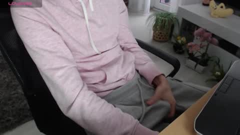 SwetLittleBoy4u online show from December 5, 8:01 am