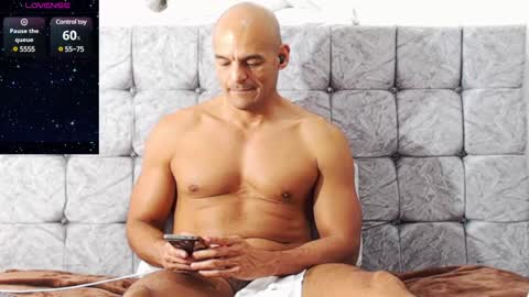    ------- Hi Im Willy  follow me do not forget to put the thumb up  online show from December 17, 8:32 pm