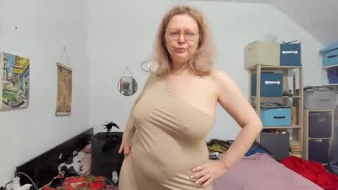 switchlorenx online show from December 6, 1:18 am