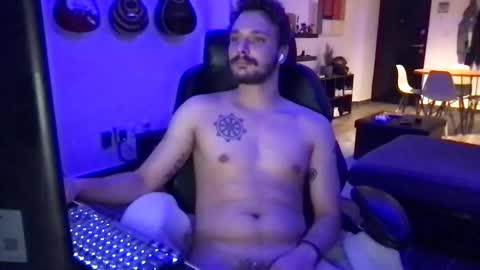 Snapshot of swizilian_dude chatting on February 26, 3:21 am Luke online show from February 26, 3:21 am