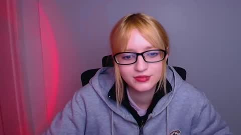 Snapshot of syfer_loon chatting on November 26, 10:27 am Syfer online show from November 26, 10:27 am