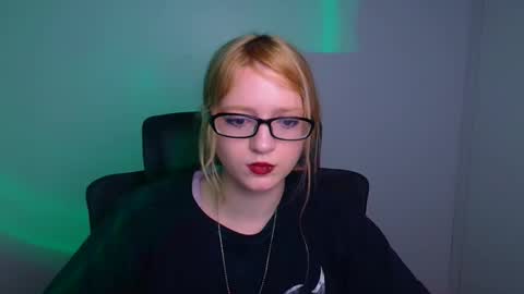 Snapshot of syfer_loon chatting on November 28, 6:27 am Syfer online show from November 28, 6:27 am