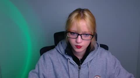 Snapshot of syfer_loon chatting on November 29, 6:49 am Syfer online show from November 29, 6:49 am