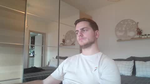 syl092 online show from December 2, 2:30 pm