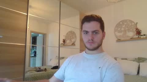 syl092 online show from December 9, 11:15 am