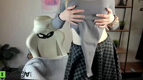 Snapshot of sylvia_ortiz chatting on October 15, 9:31 am Sylvia online show from October 15, 9:31 am