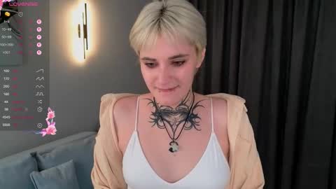 Snapshot of sylviacook chatting on December 21, 2:46 pm Maria online show from December 21, 2:46 pm