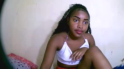 Snapshot of sylviasexy27 chatting on December 4, 2:59 pm sylviasexy27 online show from December 4, 2:59 pm