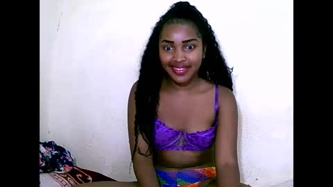 Snapshot of sylviasexy27 chatting on January 1, 2:30 am sylviasexy27 online show from January 1, 2:30 am