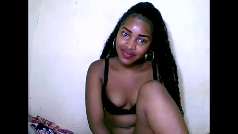 Snapshot of sylviasexy27 chatting on January 3, 2:40 pm sylviasexy27 online show from January 3, 2:40 pm