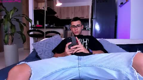 Snapshot of symonprince chatting on September 28, 8:25 pm 420 Forever online show from September 28, 8:25 pm