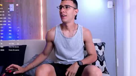 Snapshot of symonprince chatting on November 24, 12:27 pm 420 Forever online show from November 24, 12:27 pm