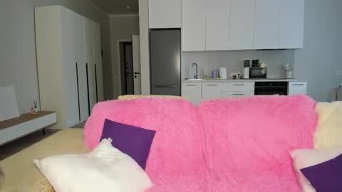 Snapshot of synop_sis chatting on November 17, 8:31 am Mila online show from November 17, 8:31 am