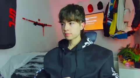 Snapshot of t0n3r chatting on November 15, 3:26 am TONER online show from November 15, 3:26 am