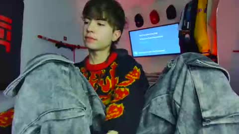 Snapshot of t0n3r chatting on November 20, 1:17 am TONER online show from November 20, 1:17 am