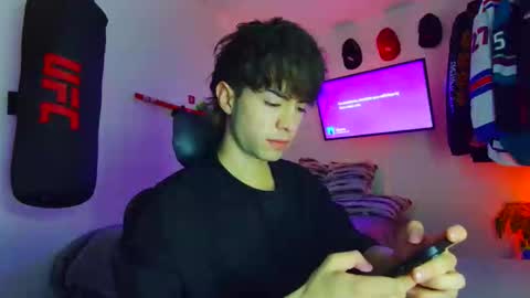 Snapshot of t0n3r chatting on December 14, 2:39 am TONER online show from December 14, 2:39 am