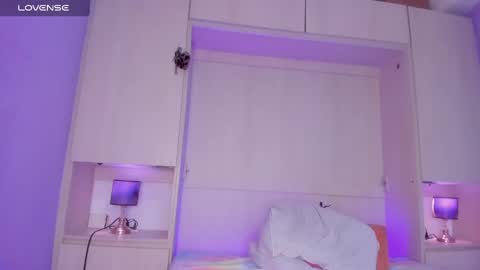 t4mmy_ online show from December 17, 1:27 pm