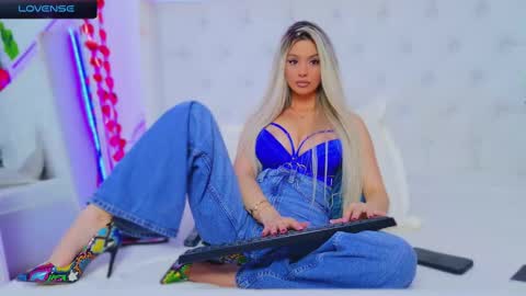 Snapshot of taahiraarabian chatting on February 18, 4:37 pm Arianna online show from February 18, 4:37 pm