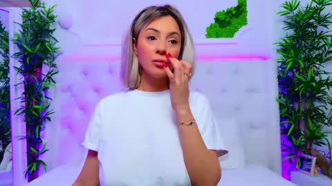 Snapshot of taahiraarabian chatting on November 10, 3:00 pm Arianna online show from November 10, 3:00 pm