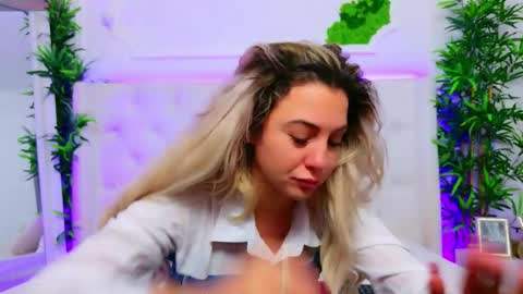 Snapshot of taahiraarabian chatting on November 14, 1:32 pm Arianna online show from November 14, 1:32 pm