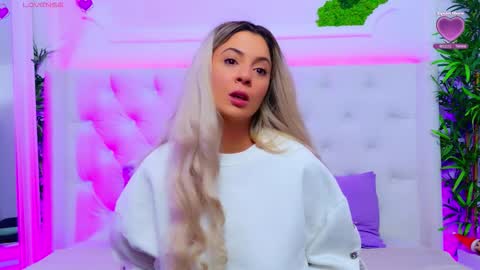 Snapshot of taahiraarabian chatting on December 19, 2:35 pm Arianna online show from December 19, 2:35 pm