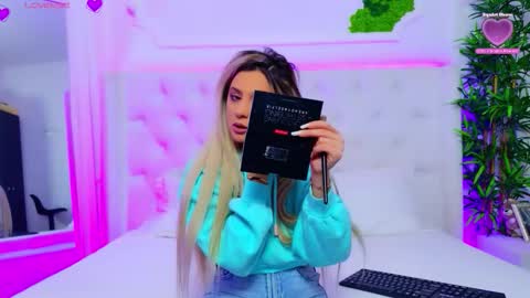 Snapshot of taahiraarabian chatting on February 2, 12:59 pm Arianna online show from February 2, 12:59 pm