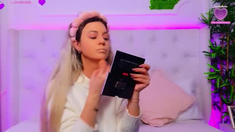 Snapshot of taahiraarabian chatting on February 9, 1:26 pm Arianna online show from February 9, 1:26 pm