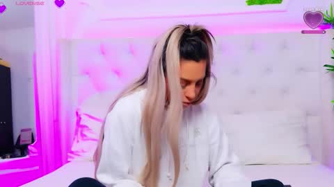 Snapshot of taahiraarabian chatting on February 24, 1:31 pm Arianna online show from February 24, 1:31 pm