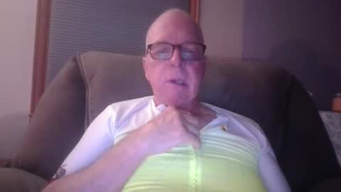 Snapshot of tacrunner66_ chatting on October 1, 5:02 am tacrunner66_ online show from October 1, 5:02 am