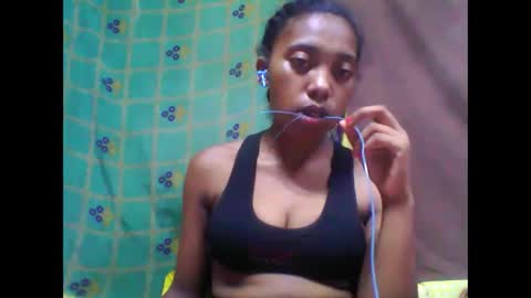 Snapshot of tahiriniah chatting on February 24, 6:05 am tahiriniah online show from February 24, 6:05 am