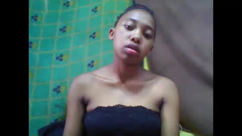 Snapshot of tahiriniah chatting on February 27, 7:44 am tahiriniah online show from February 27, 7:44 am