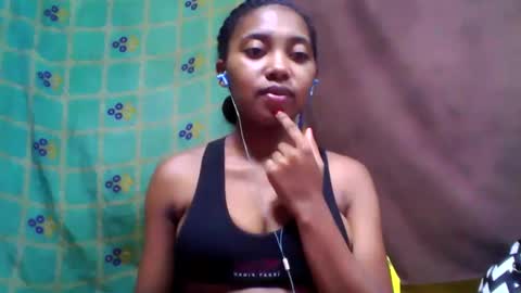 Snapshot of tahiriniah chatting on March 2, 10:03 am tahiriniah online show from March 2, 10:03 am