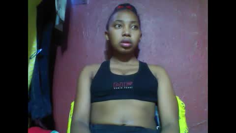 Snapshot of tahiriniah chatting on March 5, 8:32 am tahiriniah online show from March 5, 8:32 am