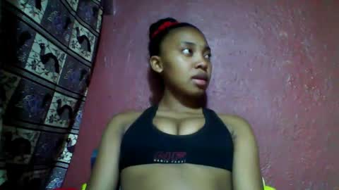 Snapshot of tahiriniah chatting on March 7, 11:29 am tahiriniah online show from March 7, 11:29 am