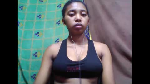 Snapshot of tahiriniah chatting on March 9, 6:17 am tahiriniah online show from March 9, 6:17 am