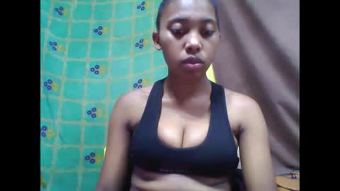 Snapshot of tahiriniah chatting on March 11, 8:52 am tahiriniah online show from March 11, 8:52 am