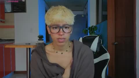 taichi online show from February 16, 9:00 pm